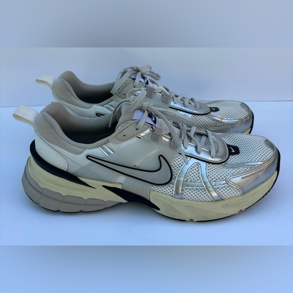 Nike V2K Run Summit White Metallic Silver Women’s Shoes - Picture 3 of 10